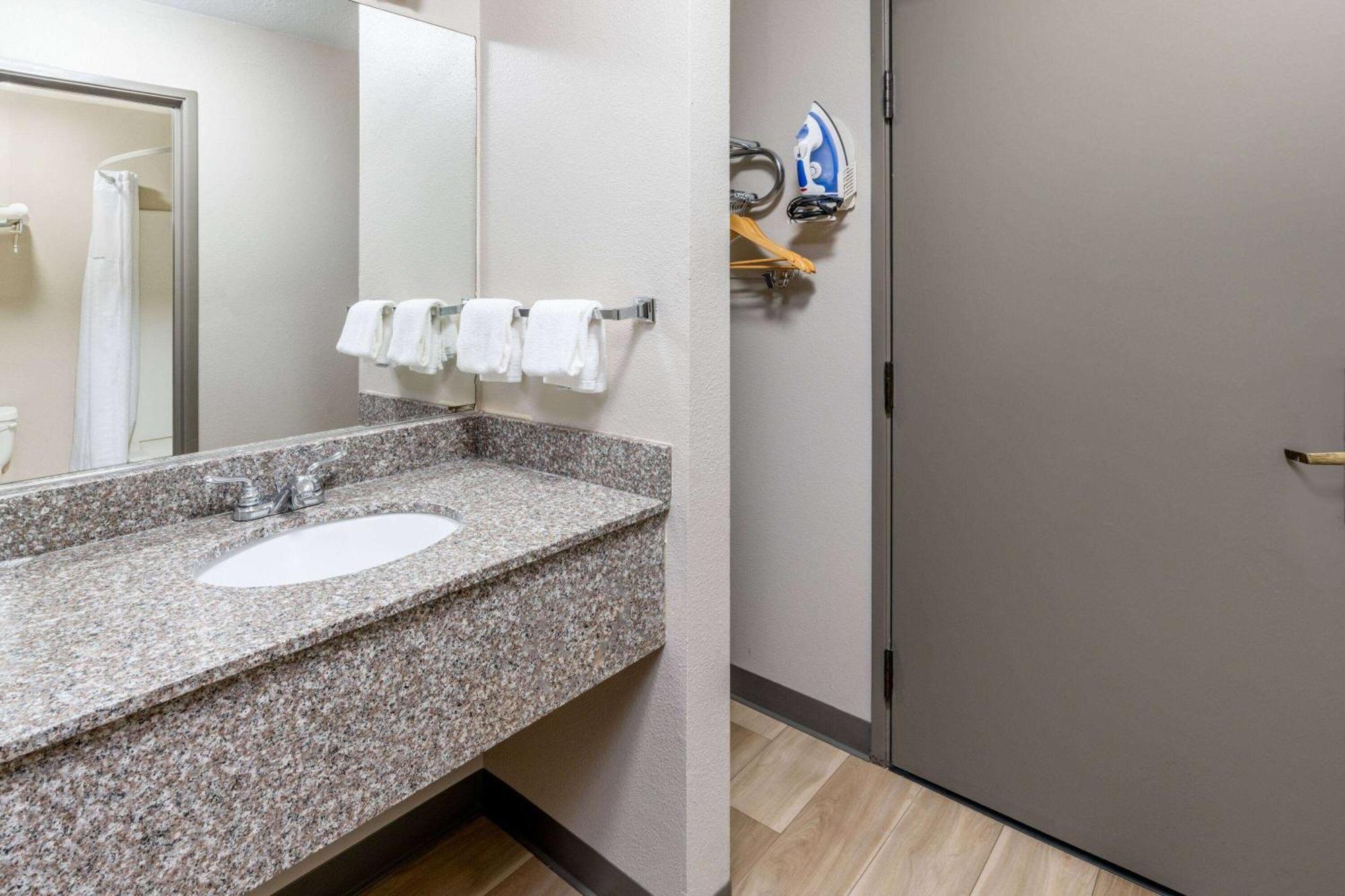 Days Inn By Wyndham Los Lunas Exterior foto